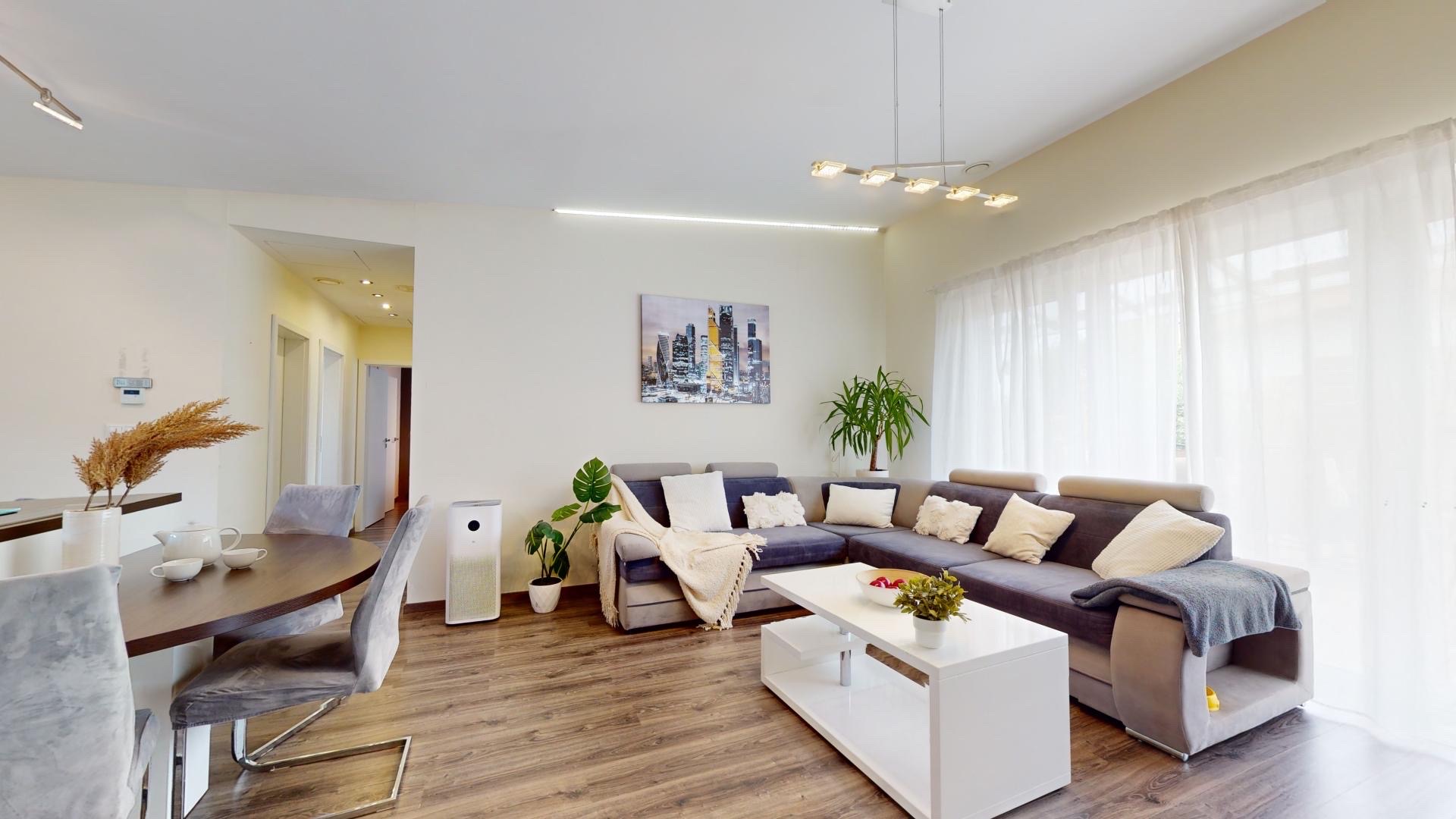 Dom, Sama Tomášika, Stupava