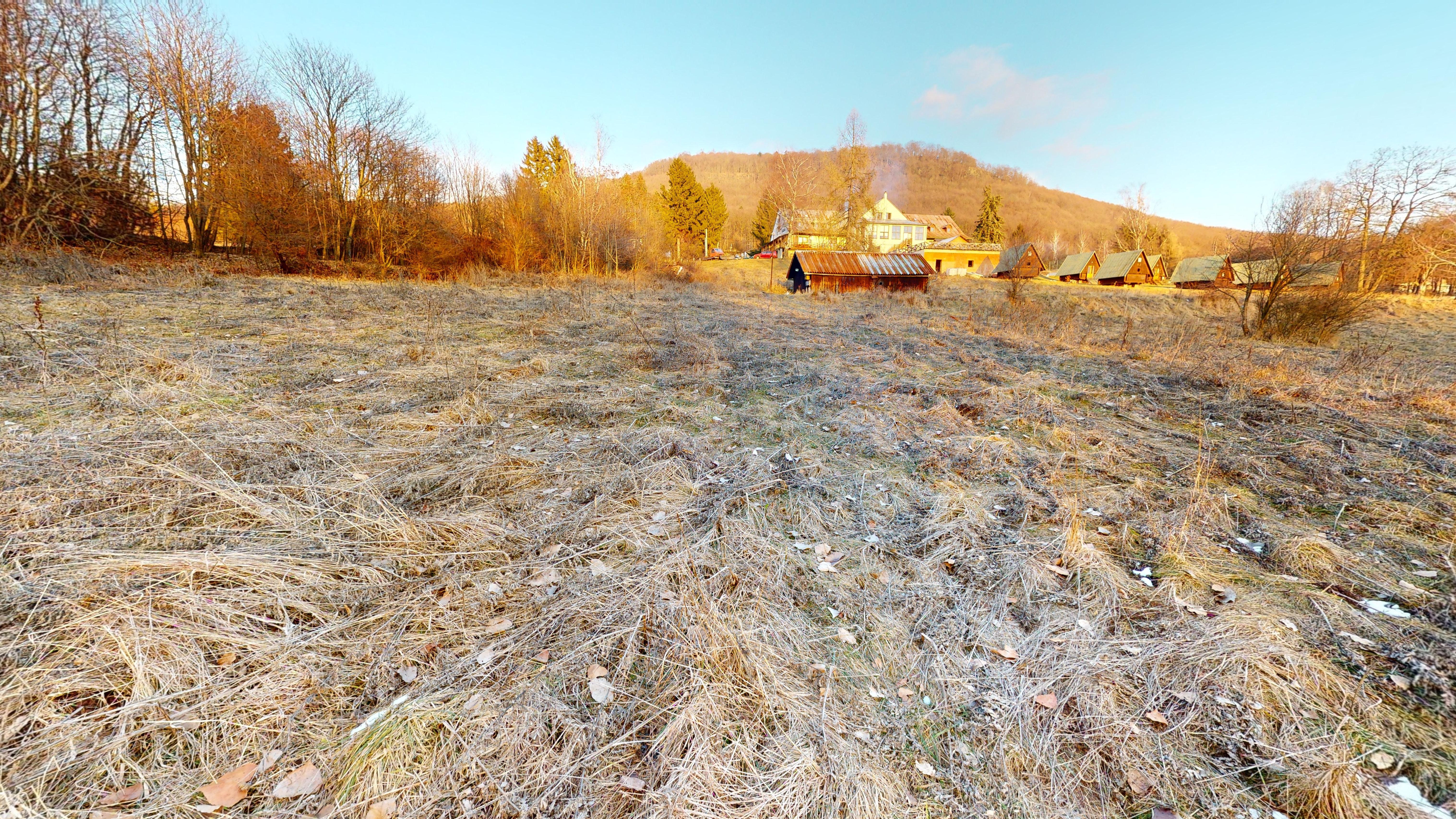Pozemok, Počúvadlianske jazero, Počúvadlo